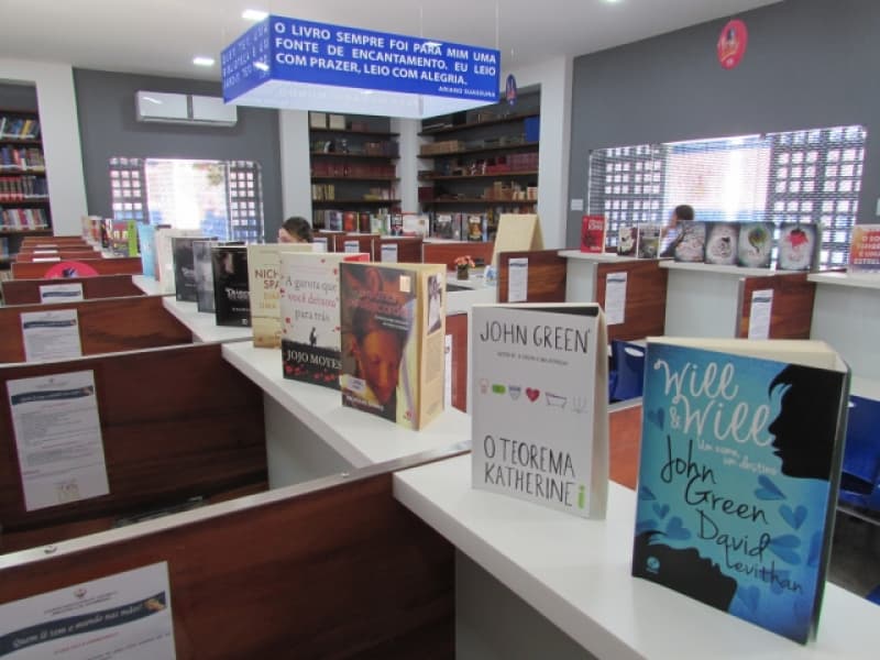 Estrutura do colégio - biblioteca